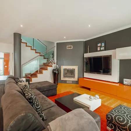 Pool & Cinema By Vacationy Villa