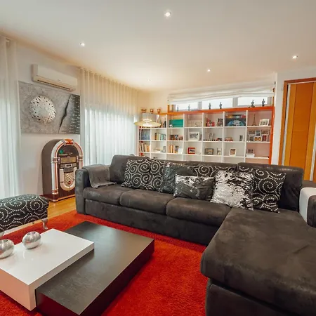 Pool & Cinema By Vacationy *