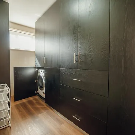 Pool & Cinema By Vacationy *