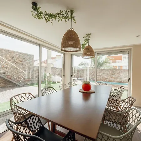 Villa Pool & Cinema By Vacationy *