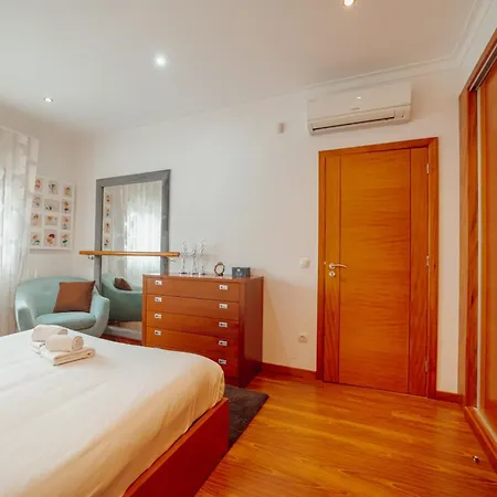 Villa Pool & Cinema By Vacationy *