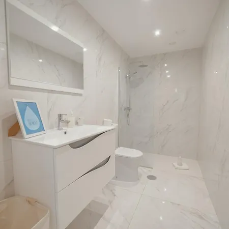 Pool & Cinema By Vacationy