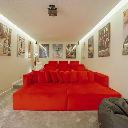 Pool & Cinema By Vacationy Villa