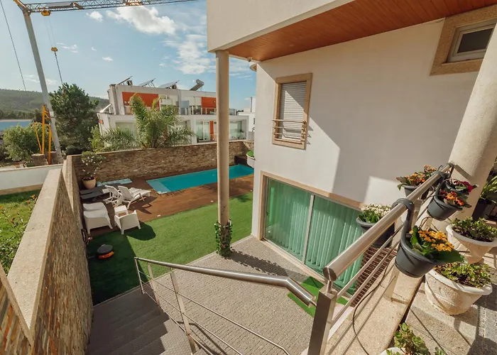 Pool & Cinema By Vacationy *