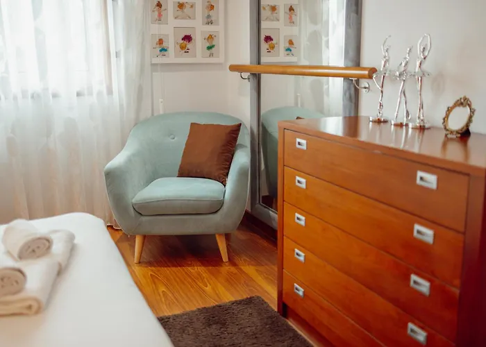 Villa Pool & Cinema By Vacationy *