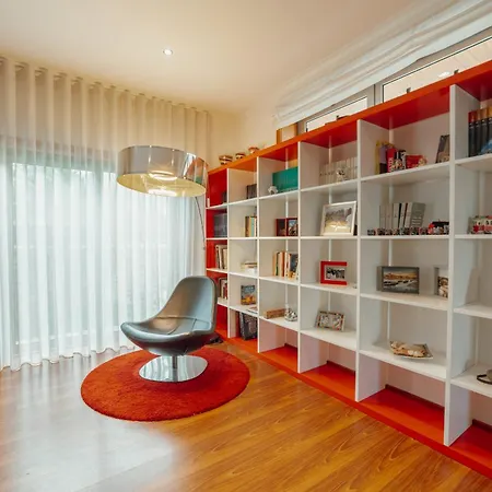 Pool & Cinema By Vacationy וילה