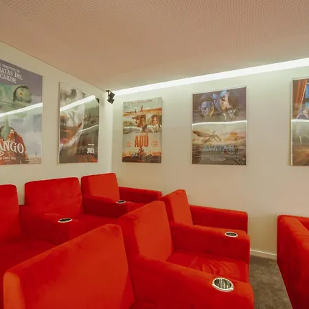 Pool & Cinema By Vacationy Villa Oporto