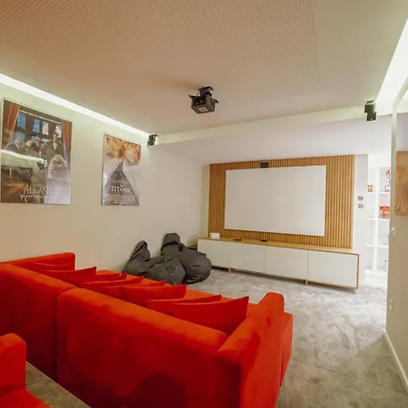 Pool & Cinema By Vacationy Villa