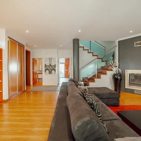 Pool & Cinema By Vacationy *