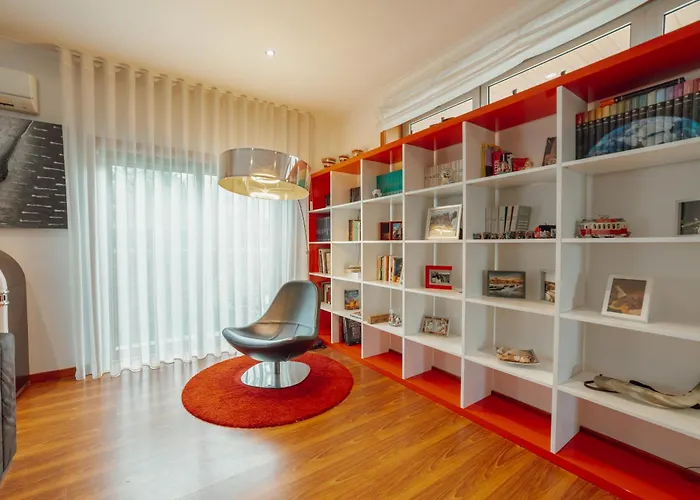 Pool & Cinema By Vacationy וילה