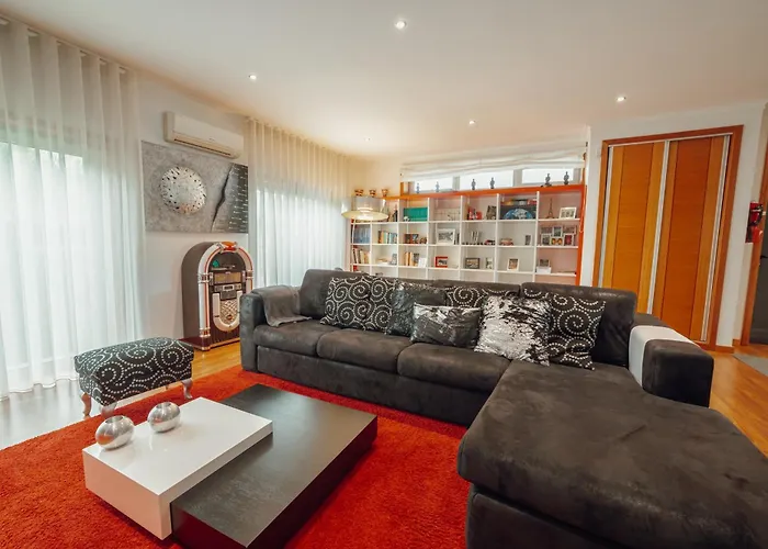 Pool & Cinema By Vacationy *