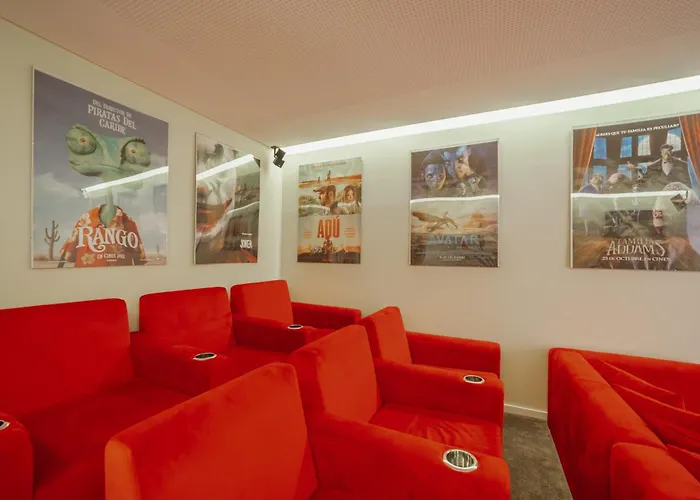 Pool & Cinema By Vacationy Villa Porto